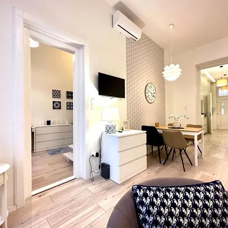 Luxury Huge - 92m2 - 3 Bedrooms - 3 Air Conditioners - Free Garage!!! Budapest