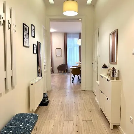 Luxury Huge - 92m2 - 3 Bedrooms - 3 Air Conditioners - Free Garage!!! Budapest