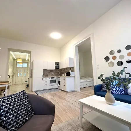 Apartment Luxury Huge - 92m2 - 3 Bedrooms - 3 Air Conditioners - Free Garage!!! *