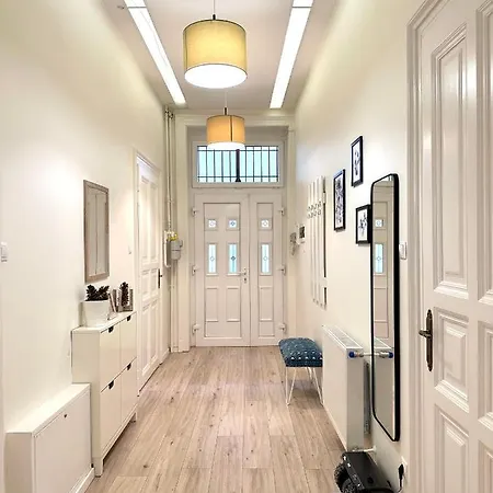 Luxury Huge - 92m2 - 3 Bedrooms - 3 Air Conditioners - Free Garage!!! Apartment