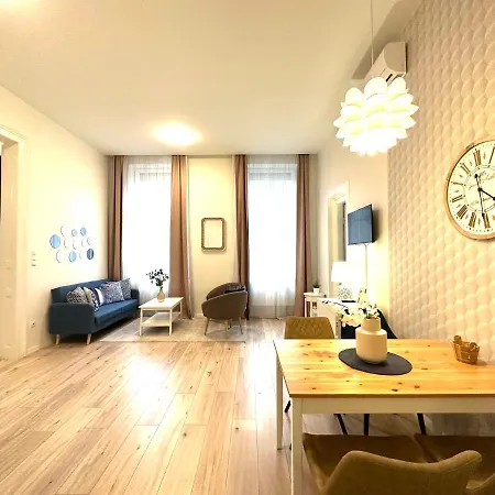 Apartment Luxury Huge - 92m2 - 3 Bedrooms - 3 Air Conditioners - Free Garage!!! *