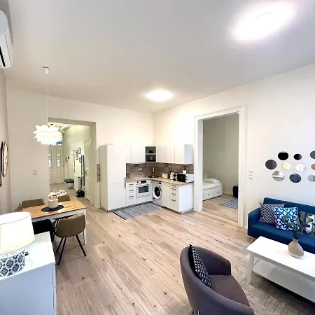 Luxury Huge - 92m2 - 3 Bedrooms - 3 Air Conditioners - Free Garage!!!