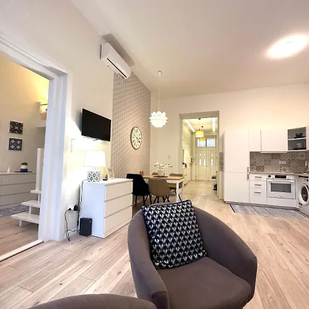 Luxury Huge - 92m2 - 3 Bedrooms - 3 Air Conditioners - Free Garage!!!