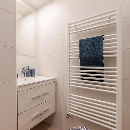 Luxury Huge - 92m2 - 3 Bedrooms - 3 Air Conditioners - Free Garage!!! * Budapest