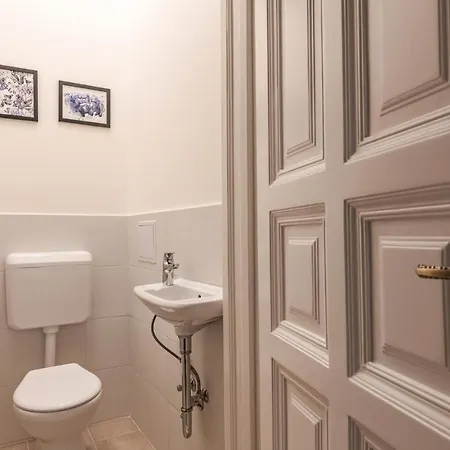 Luxury Huge - 92m2 - 3 Bedrooms - 3 Air Conditioners - Free Garage!!! Apartment Budapest
