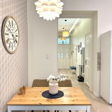 Luxury Huge - 92m2 - 3 Bedrooms - 3 Air Conditioners - Free Garage!!! Apartment