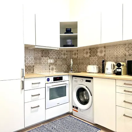 Luxury Huge - 92m2 - 3 Bedrooms - 3 Air Conditioners - Free Garage!!! * Budapest