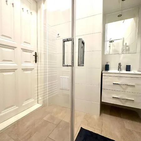 Apartment Luxury Huge - 92m2 - 3 Bedrooms - 3 Air Conditioners - Free Garage!!! *