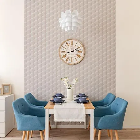 Apartment Luxury Huge - 92m2 - 3 Bedrooms - 3 Air Conditioners - Free Garage!!! *