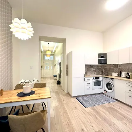 Apartment Luxury Huge - 92m2 - 3 Bedrooms - 3 Air Conditioners - Free Garage!!!