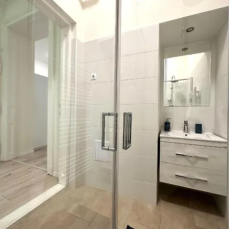 Luxury Huge - 92m2 - 3 Bedrooms - 3 Air Conditioners - Free Garage!!! Apartmán Budapešť