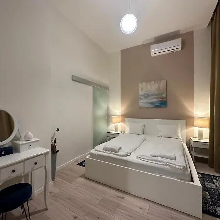 Luxury Huge - 92m2 - 3 Bedrooms - 3 Air Conditioners - Free Garage!!! * Budapešť