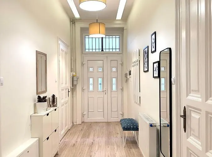 Luxury Huge - 92m2 - 3 Bedrooms - 3 Air Conditioners - Free Garage!!! Apartmán