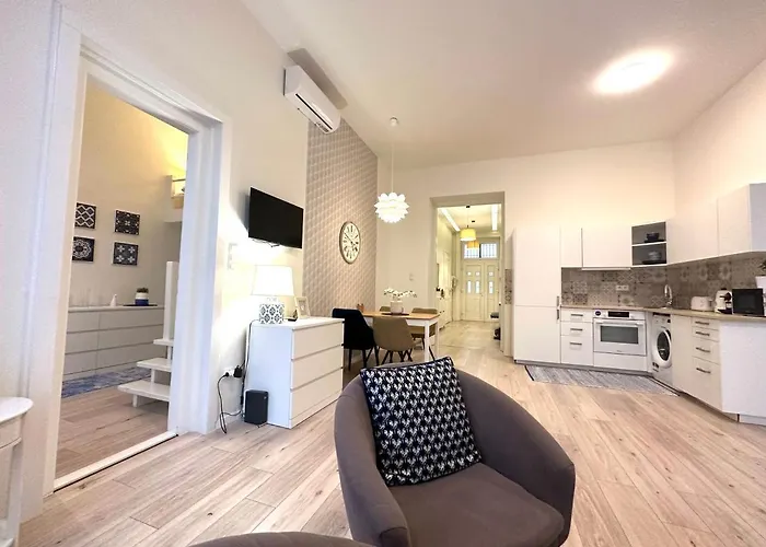 Luxury Huge - 92m2 - 3 Bedrooms - 3 Air Conditioners - Free Garage!!!
