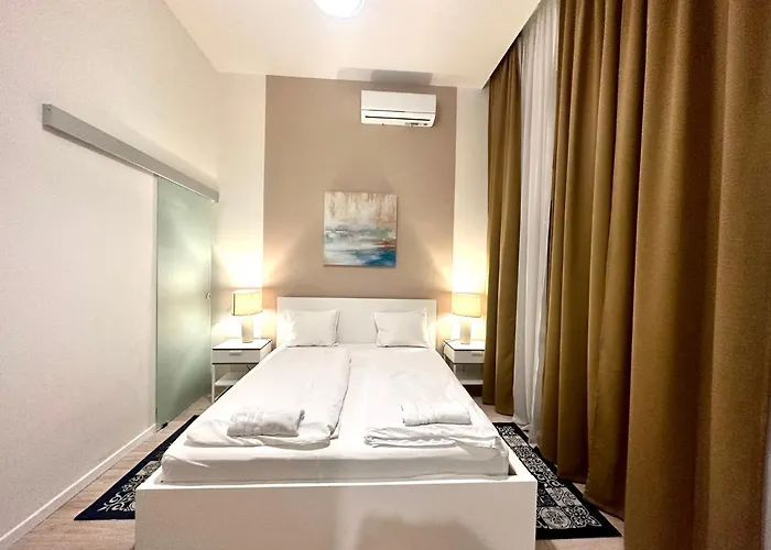 Luxury Huge - 92m2 - 3 Bedrooms - 3 Air Conditioners - Free Garage!!!
