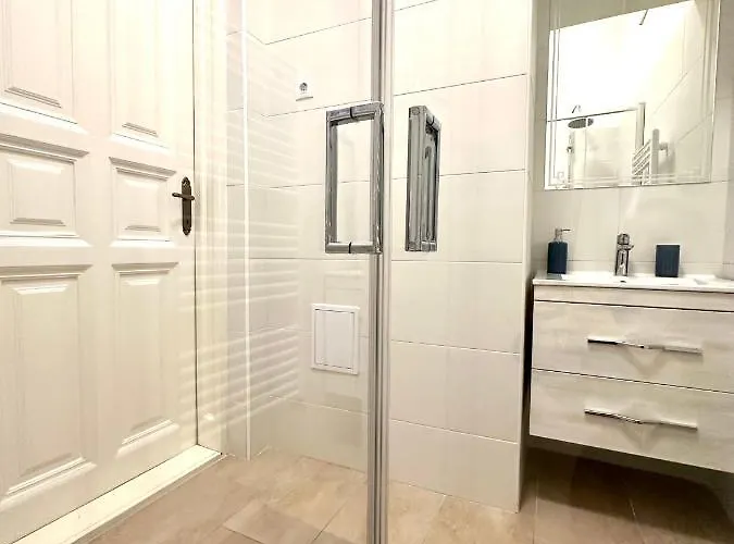 Apartmán Luxury Huge - 92m2 - 3 Bedrooms - 3 Air Conditioners - Free Garage!!! *