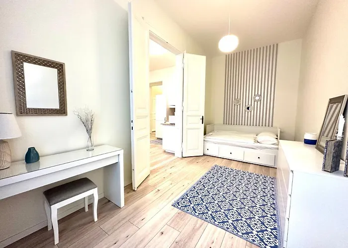 Luxury Huge - 92m2 - 3 Bedrooms - 3 Air Conditioners - Free Garage!!! Apartmán *