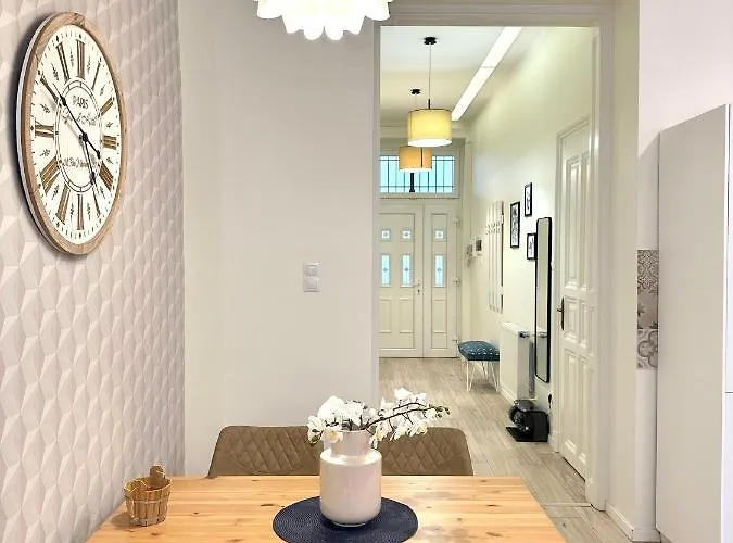Luxury Huge - 92m2 - 3 Bedrooms - 3 Air Conditioners - Free Garage!!! Apartmán