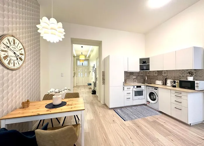 Apartmán Luxury Huge - 92m2 - 3 Bedrooms - 3 Air Conditioners - Free Garage!!!